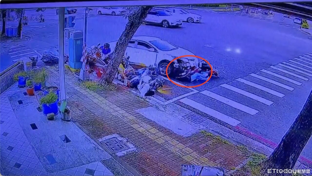 快訊/楠梓國小暴衝車禍9傷!73歲翁撞翻待轉區1人傷重不治