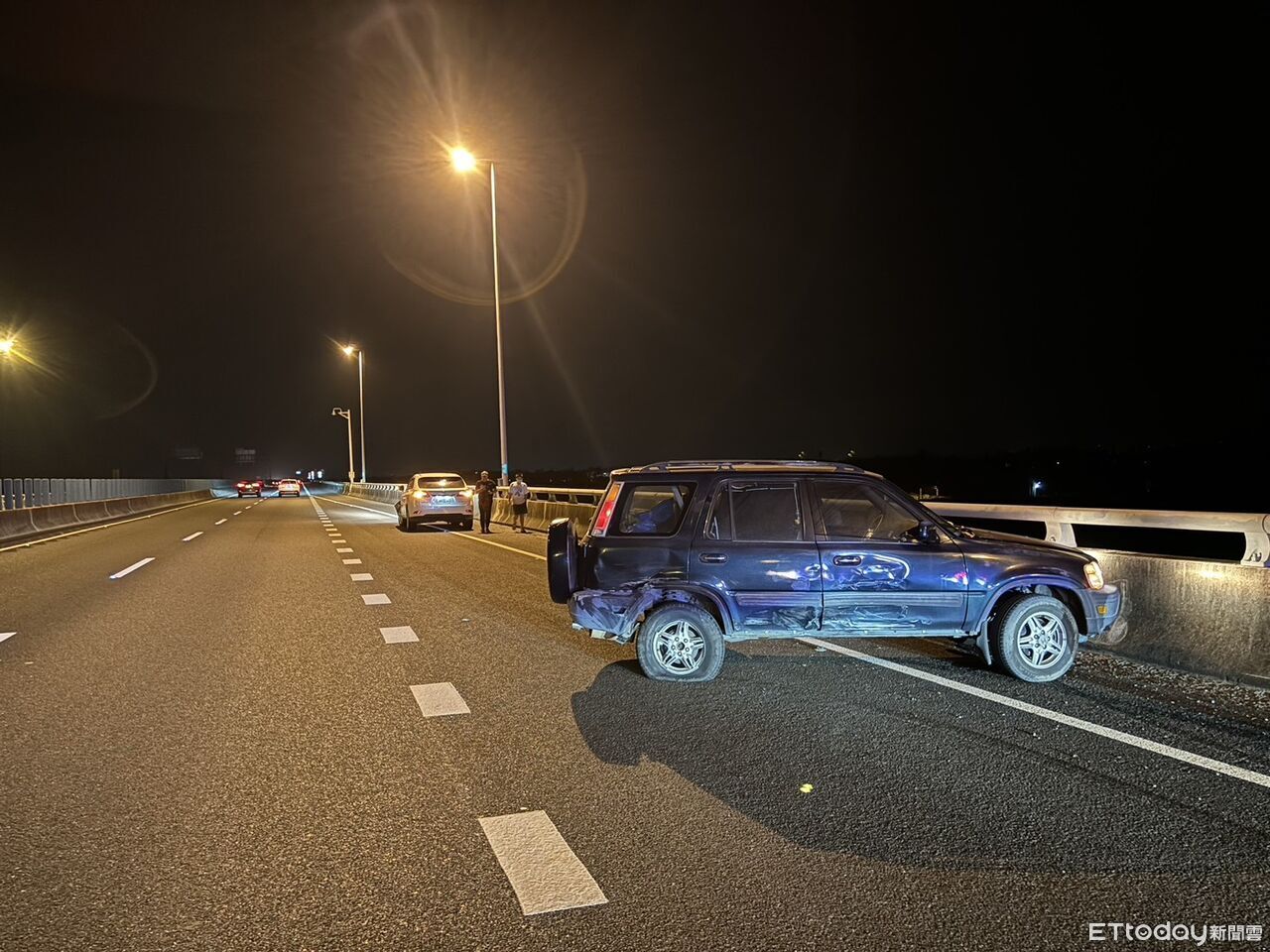 快訊/國道3號屏東車禍 鬼切車道撞上2人送醫