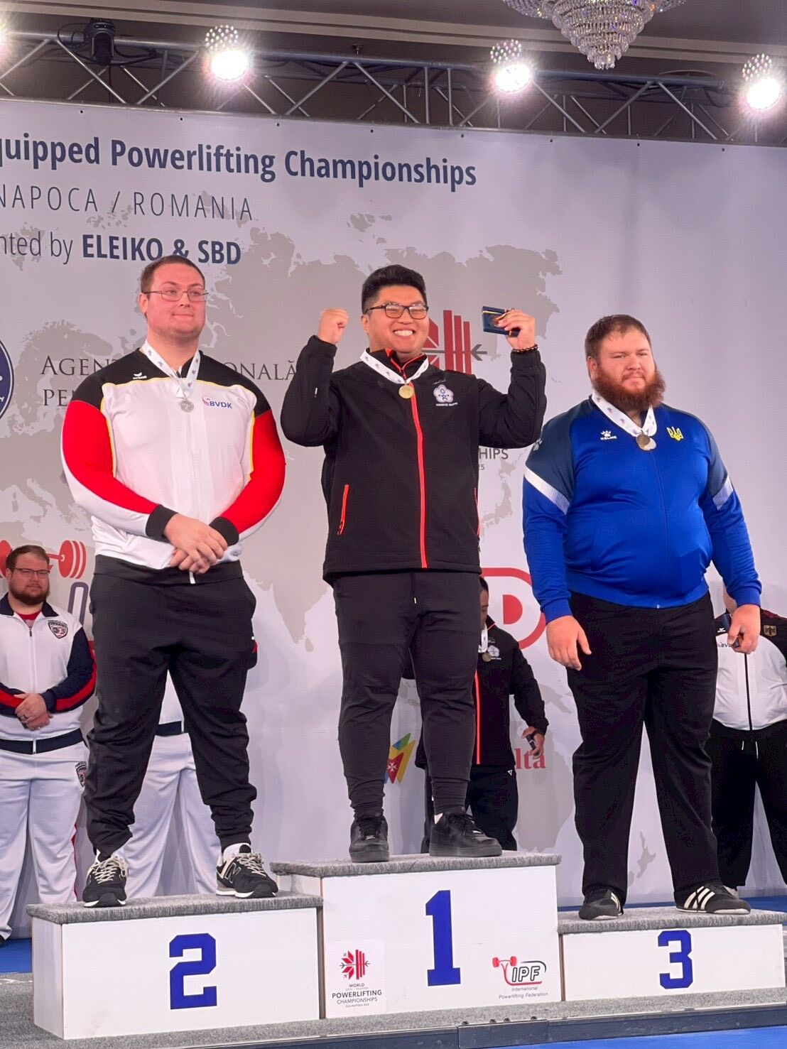 ▲▼我國選手巫翊俅在硬舉項目以380公斤的優異成績，擊敗各國好手獲得金牌。（圖／運動部提供）