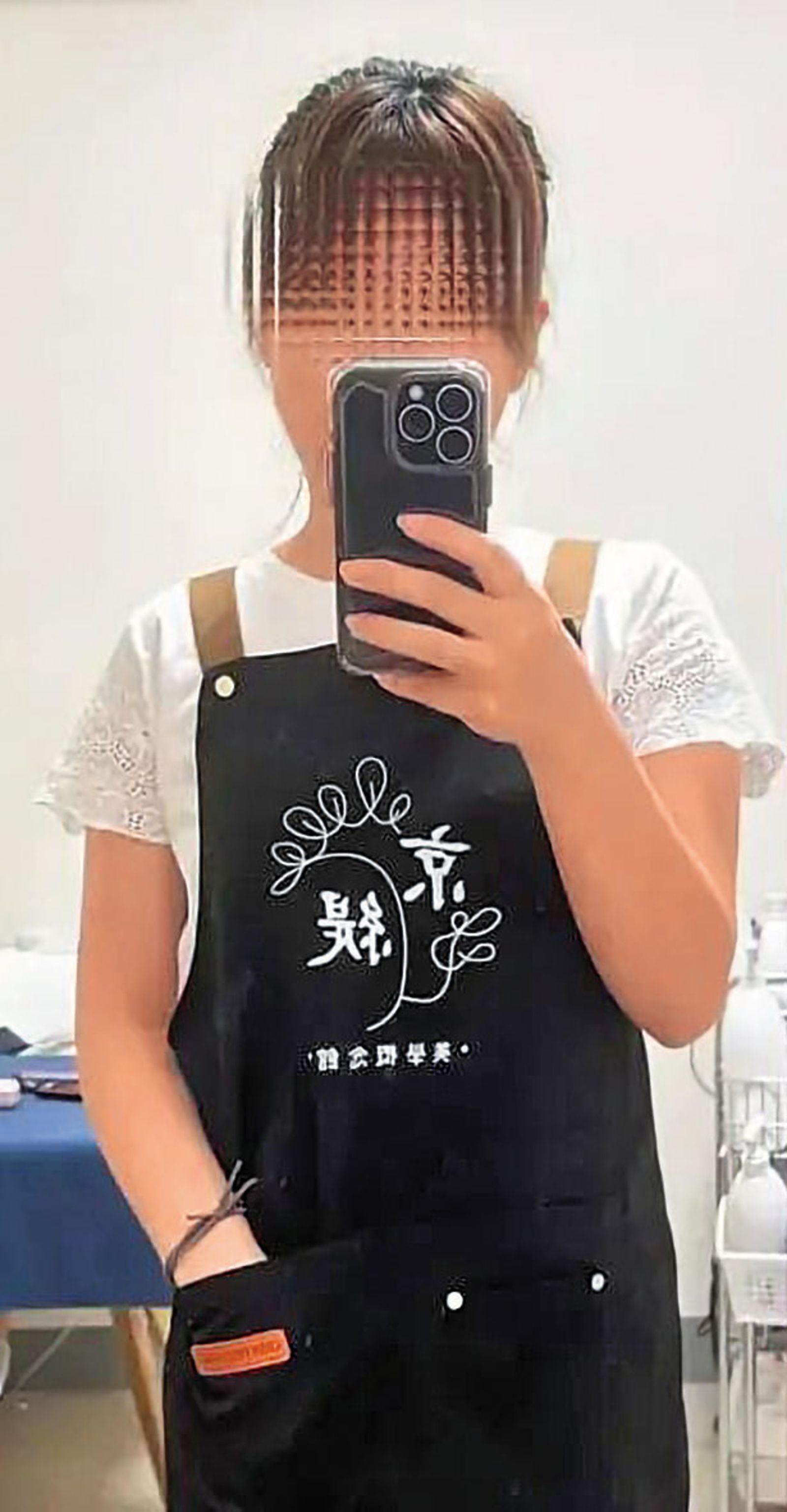 張姓美容師（圖）介紹王家大女兒給李惠雯認識。（翻攝臉書）