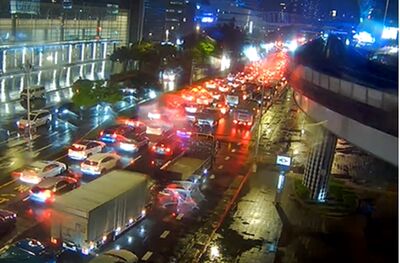 汐止南港「大塞車」卡死一票人！警查出原因：派人疏導20:40恢復