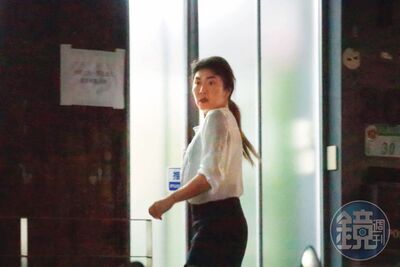 黃國昌防火牆快垮了　3鐵證解析李麗娟只是人頭