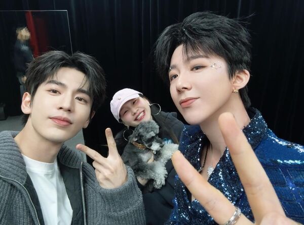 ▲劉宇寧開唱，張凌赫和金靖到場力挺。（圖／翻攝自微博）