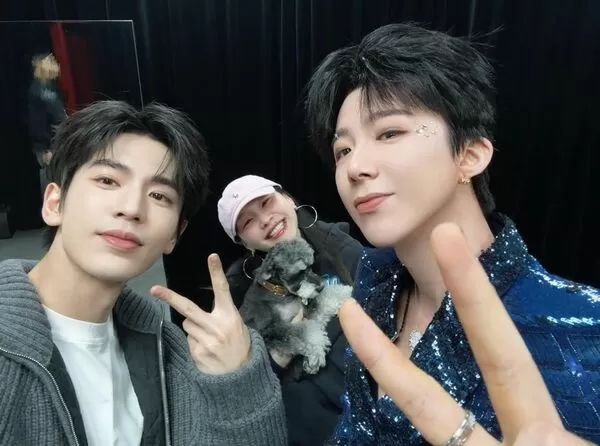 ▲劉宇寧開唱，張凌赫和金靖到場力挺。（圖／翻攝自微博）