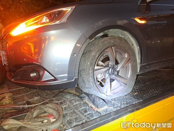 ▲▼造成14部車輛受損。（圖／國道警方提供）