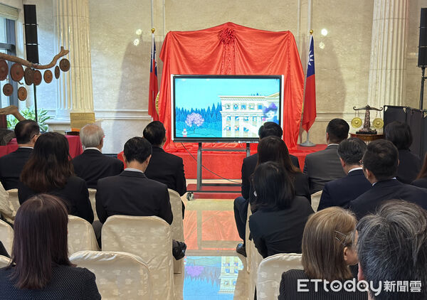 ▲最高檢察署推出2025年度《法律 童話 物語》公益桌曆。（圖／最高檢提供）