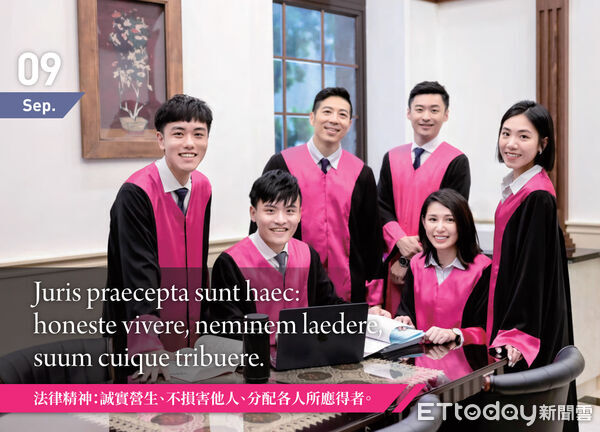 ▲最高檢察署推出2025年度《法律 童話 物語》公益桌曆。（圖／最高檢提供）