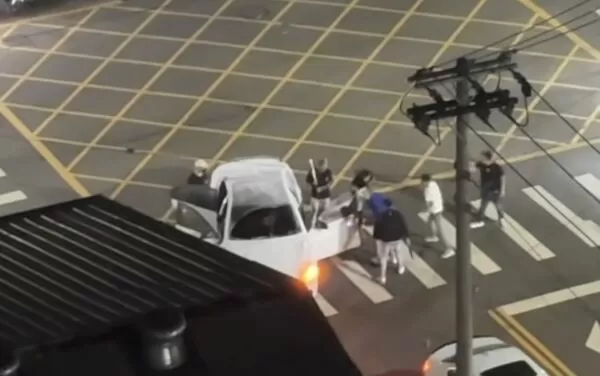 ▲▼             。（圖／截取自Treads）