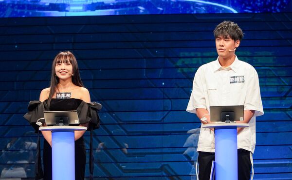 ▲▼《哈！真相大白了》巫苡萱（左）與徐凱希同上節目談過往租屋教訓。（圖／公視提供） 