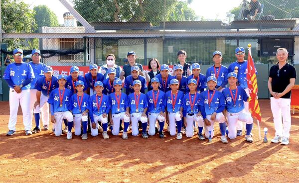 ▲▼台中市向上國中抱回國中軟式聯賽隊史首座冠軍，田沅羲投打貢獻拿MVP。（圖／學生棒聯提供）