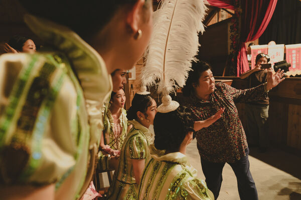 ▲9m88在電影《大濛》，由林美秀為「彩蝶歌舞團」編舞。（圖／華文創提供）