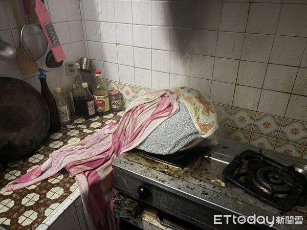 ▲崁頂消防分隊崁頂民宅滅火。（圖／記者陳崑福翻攝）