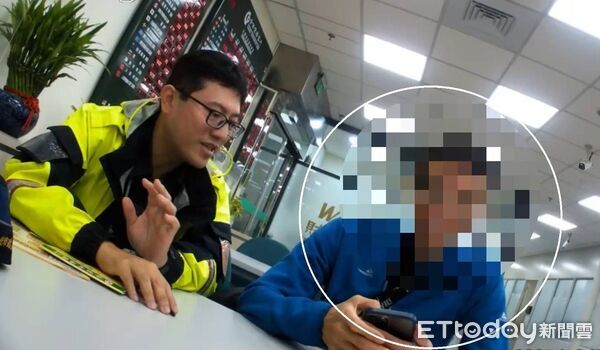 ▲南港所警員方紹羽、王少軍熱心攔阻民眾匯款。（圖／記者張君豪翻攝）