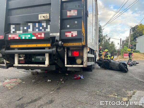 ▲▼台中凌晨機車雙載卡在車底，物流車疑因視線死角釀禍。（圖／民眾提供，下同）