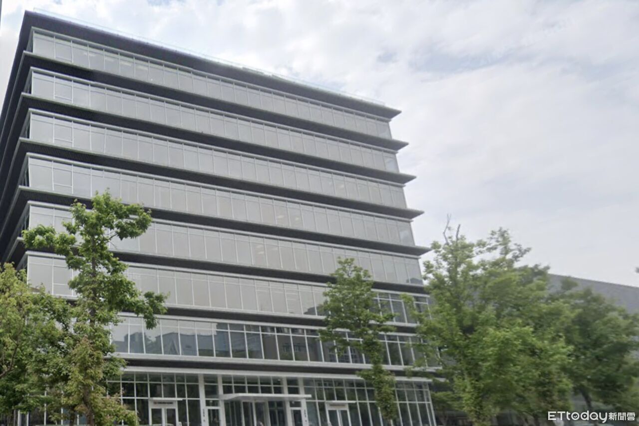 快訊/內湖某成衣廠意外!工人遭鑽床機器夾斷指 爆血送醫