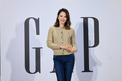 Melody曝女兒青春期審美「不受控」！推洋蔥式穿搭Gap毛衣是團隊必買