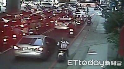 乘客突開門騎士被擊落當場倒地　台中警：善用荷蘭式開門法