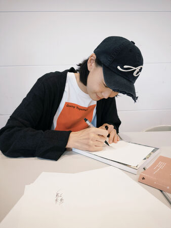 ▲鍾瑶宣布新身份。（圖／星星相藝提供）