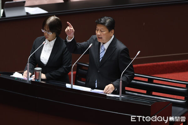 ▲立法委員傅崐萁質詢。（圖／記者林敬旻攝）