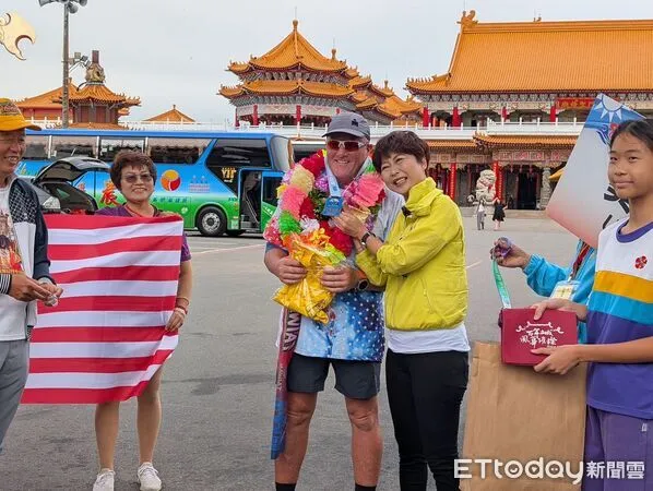 ▲美國生命鬥士 Brad Kelley 挑戰台南 1130 公里極限鐵人賽，展現不屈意志與堅毅勇氣。（記者林東良翻攝，下同）