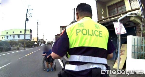 ▲東港警方推鄭姓男子遠離危險。（圖／記者陳崑福翻攝）