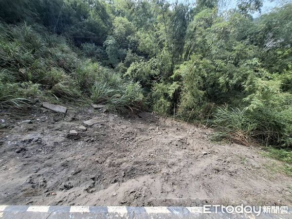 ▲台南市環保局派員查核善化區清運車輛，透過破袋檢查與監視器比對鎖定涉案業者。（記者林東良翻攝，下同）