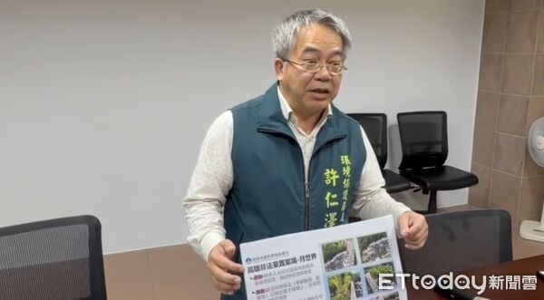 ▲台南市環保局派員查核善化區清運車輛，透過破袋檢查與監視器比對鎖定涉案業者。（記者林東良翻攝，下同）