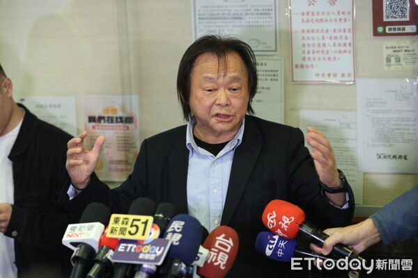 ▲民進黨立委王世堅受訪。（圖／記者林敬旻攝）