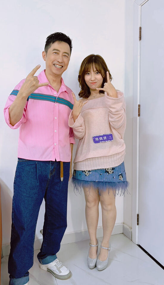 ▲▼陳佩賢登上大陸音樂節目《聲鳴遠揚》。（圖／福茂提供）