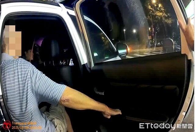 8旬翁寒夜迷路回不了家 士林警帶進超商安置暖心救援