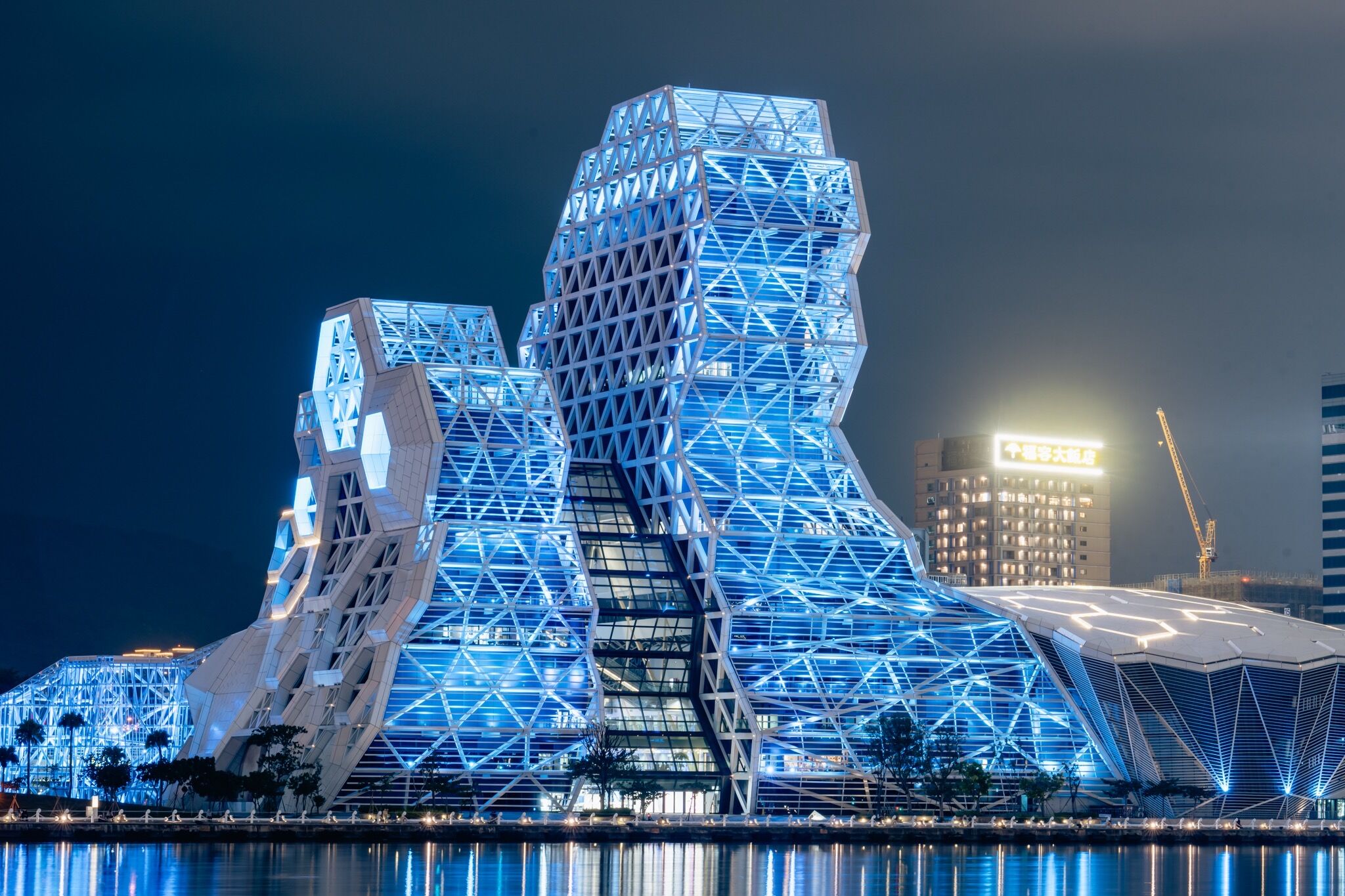 ▲▼高雄應援TWICE點燈。（圖／翻攝自高雄市長陳其邁臉書專頁）