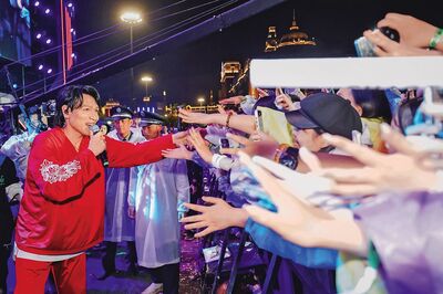 楊宗緯買下整層2戶打通「梯廳堆滿雜物」　遭控無視管委會公告！