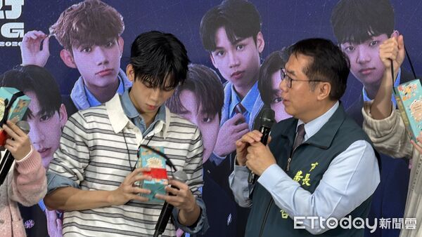 ▲市長黃偉哲偕新世代冠軍男團 F.F.O共同公布2026台南耶誕跨年活動，現場氣氛熱烈。（記者林東良翻攝，下同）