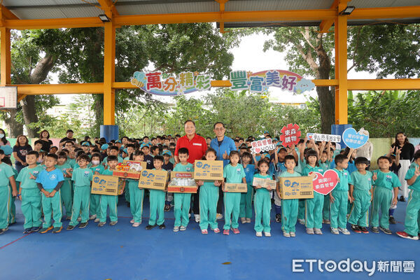 ▲▼ 東森慈善基金會送愛到台中萬豐國小,王令麟    。（圖／記者徐文彬攝）