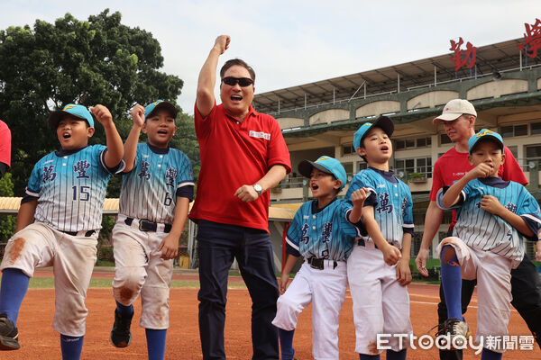 ▲▼ 東森慈善基金會送愛到台中萬豐國小,王令麟   。（圖／記者徐文彬攝）
