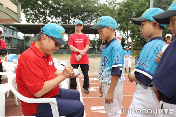 ▲▼ 東森慈善基金會送愛到台中萬豐國小,王令麟     。（圖／記者徐文彬攝）