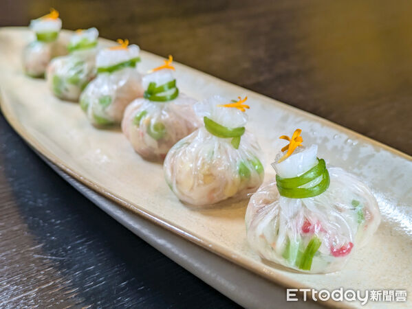 ▲米其林一星請客樓蟹宴登場「以川味入菜」。（圖／記者黃士原攝）