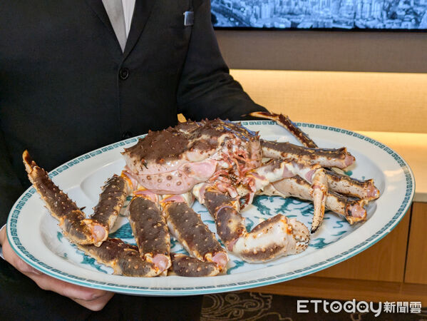 ▲米其林一星請客樓蟹宴登場「以川味入菜」。（圖／記者黃士原攝）