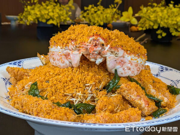 ▲米其林一星請客樓蟹宴登場「以川味入菜」。（圖／記者黃士原攝）