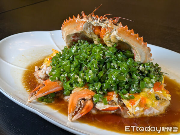 ▲米其林一星請客樓蟹宴登場「以川味入菜」。（圖／記者黃士原攝）