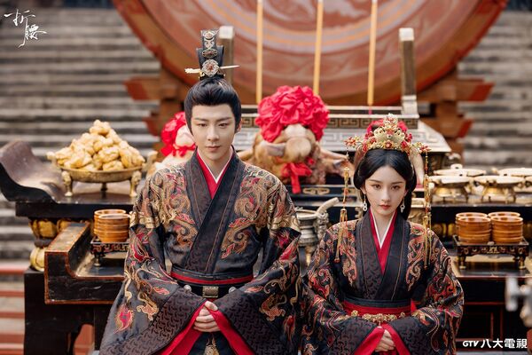 ▲《折腰》由劉宇寧、宋祖兒主演。（圖／八大電視提供）