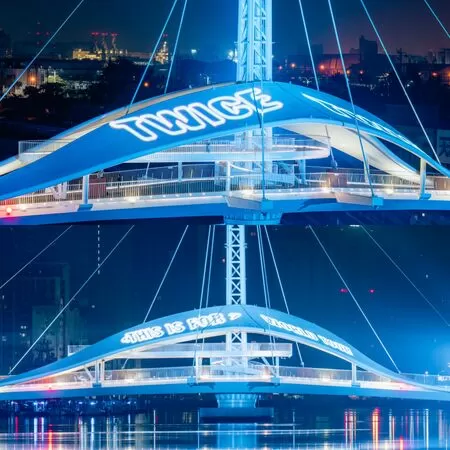 ▲▼高雄應援TWICE點燈。（圖／翻攝自高雄市長陳其邁臉書專頁）