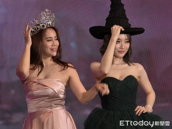 ▲閻奕格與劉軒蓁一起演唱。（圖／記者葉文正攝）