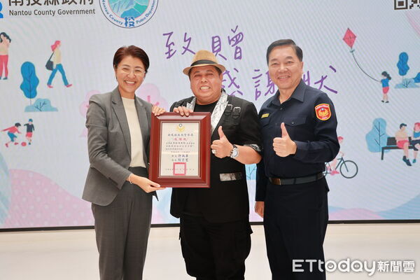 ▲領萬元小心被騙，藝人『黑面』代言反詐。（圖／記者高堂堯攝、南投縣政府提供）