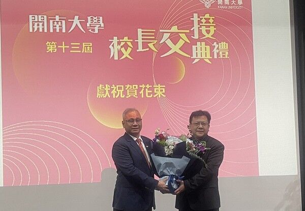 ▲開南大學新任校長交接郭鐘達博士接任