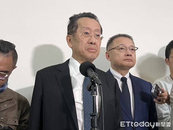 ▲顧立雄19日在立法院受訪。（圖／記者蘇靖宸攝）