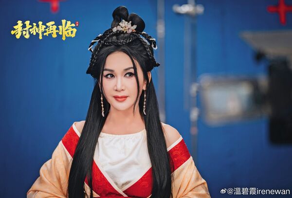 溫碧霞2001年在無綫電視劇《封神榜》中飾演妲己而廣為人知，被許多人認為是「最美妲己」，如今還代言手遊。（翻攝自溫碧霞微博）