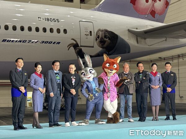 ▲▼華航迪士尼彩繪機。（圖／記者周湘芸攝）