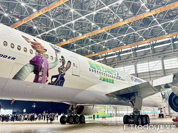 ▲▼華航迪士尼彩繪機。（圖／記者周湘芸攝）