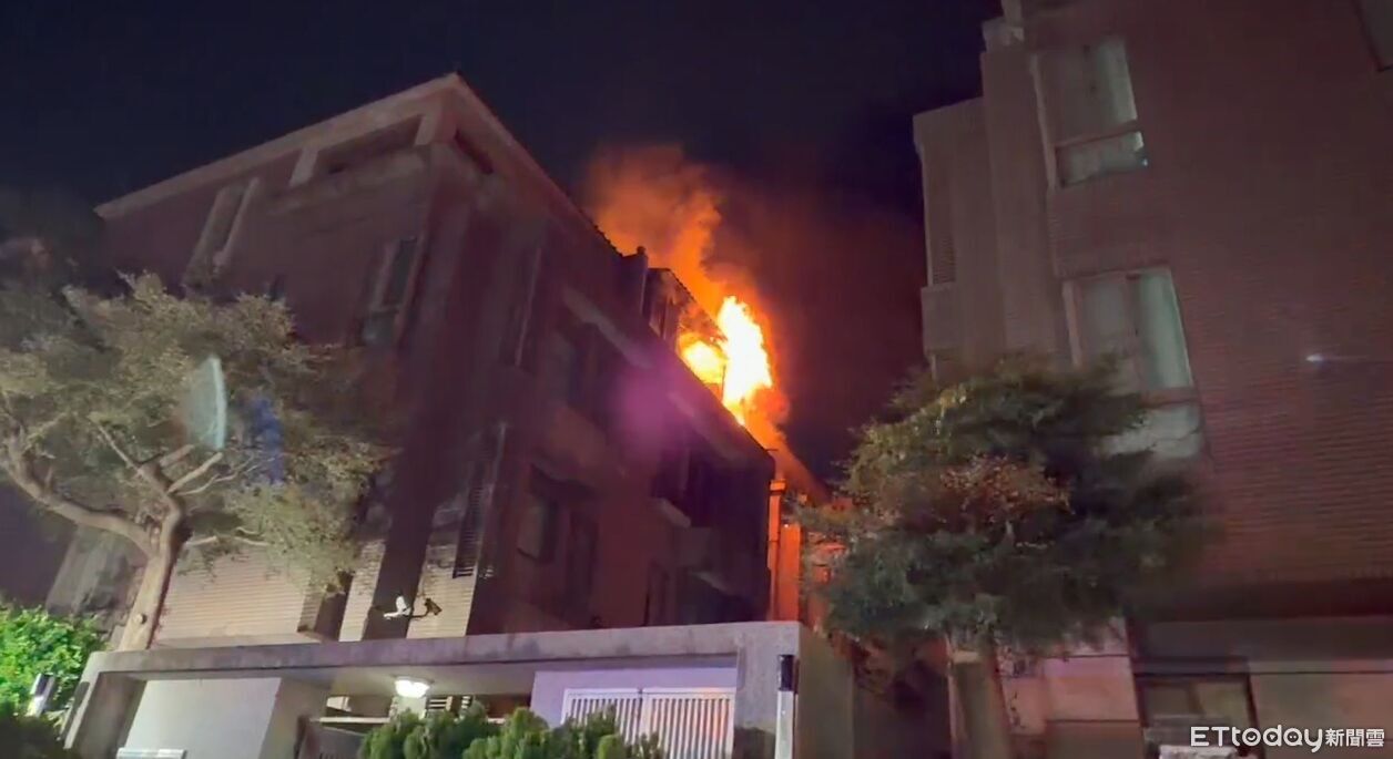斗六民宅大火延燒4樓頂加!烈焰竄天 2住戶嗆傷送醫